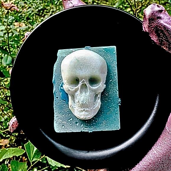 Skeleton Tears Wax Melt Chunkies: Pumpkin Pear Cassia Bourbon Scent - Picture 5 of 10